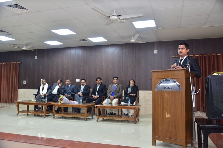 Advocate Naveen Arya addressing District Bar Association, Rohtak from the podium