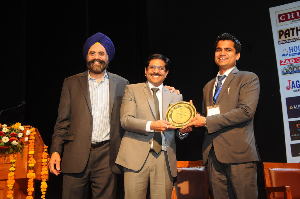 Advocate Naveen Arya receiving the Outstanding Lawyer Award from the Indian Lawyers Association
